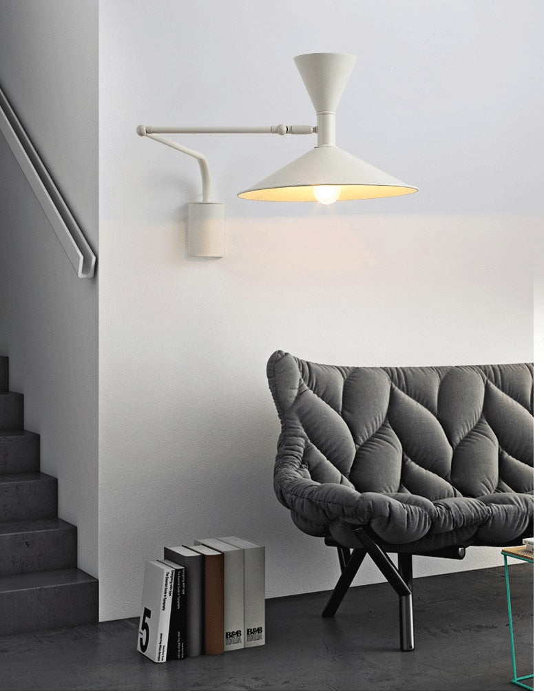 Lampada da parete NovaSwing, braccio orientabile, con spina e paralume satinato