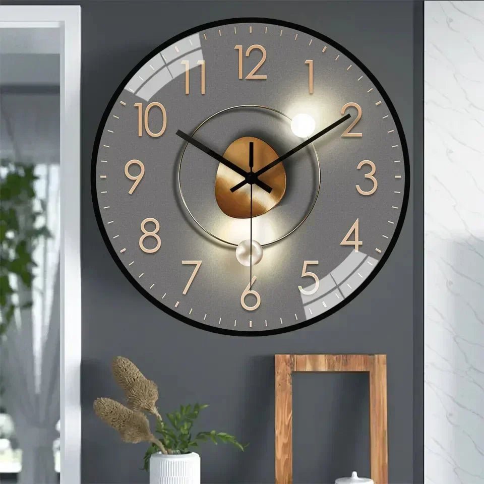 Tichý nástěnný hodiny s minimalistickým ciferníkem a elegantním provedením - Fioriscas
