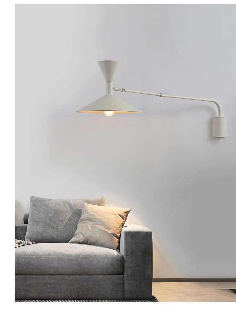Lampada da parete NovaSwing, braccio orientabile, con spina e paralume satinato