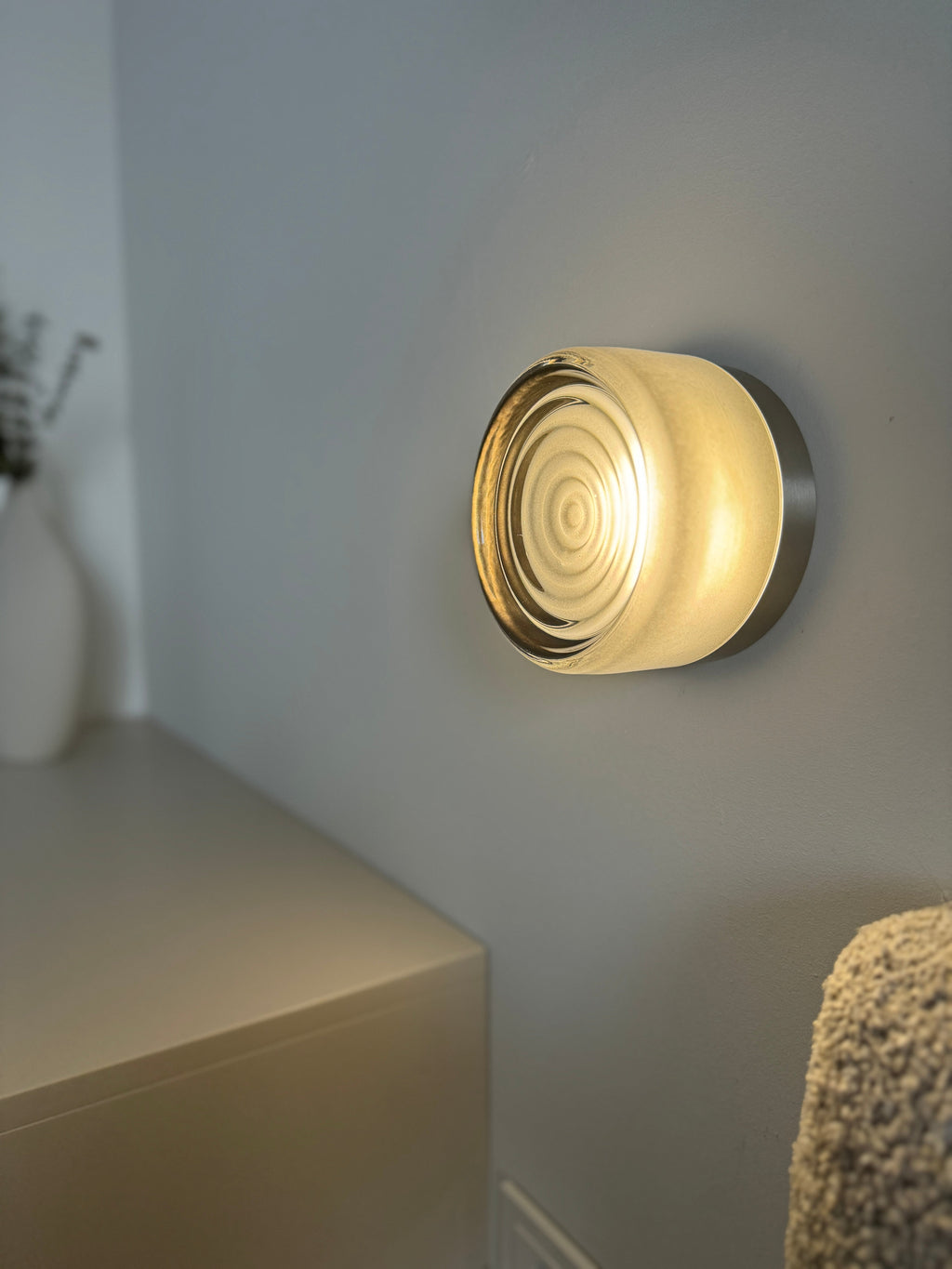 Nástěnné svítidlo Lunara LED, světlo nahoru a dolů, akrylové stínidlo