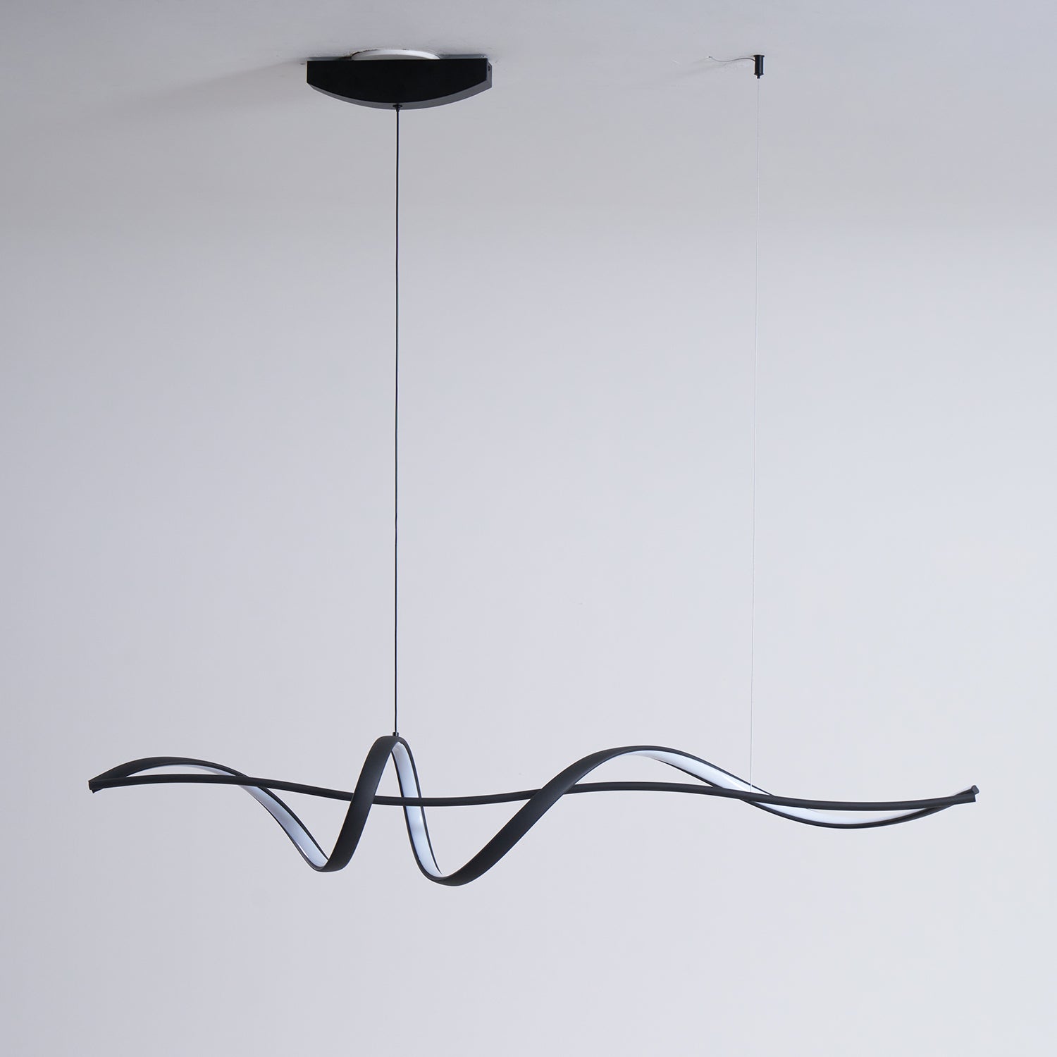 Suspension LED noire moderne Aveline | Fioriscas