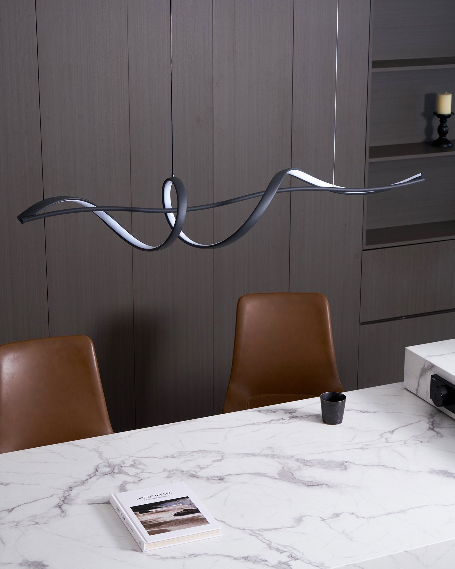 Suspension LED noire moderne Aveline | Fioriscas