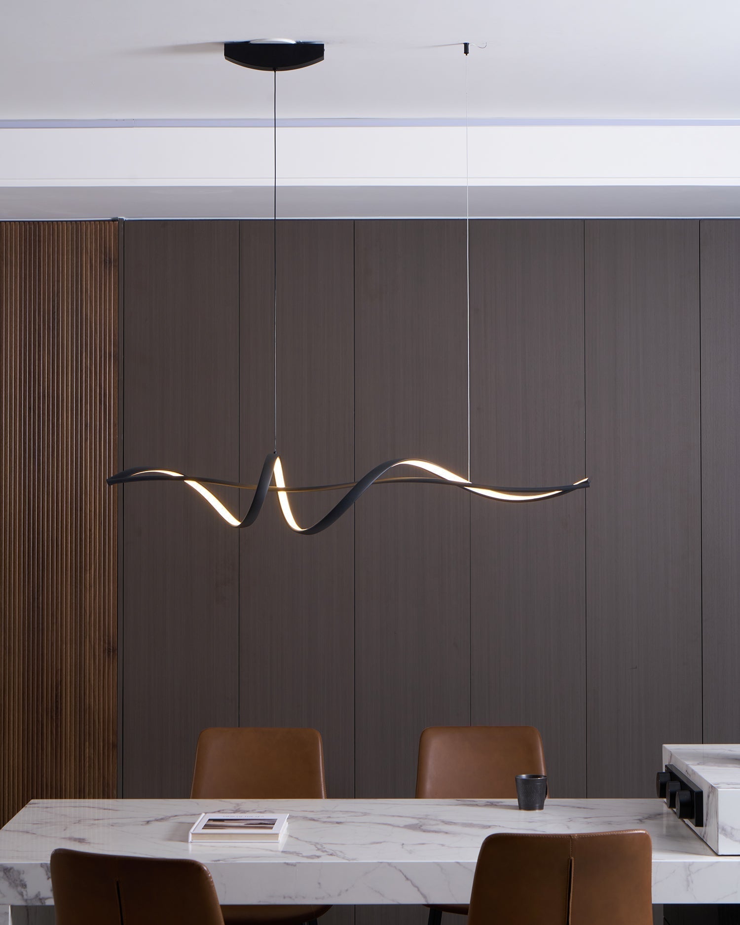 Suspension LED noire moderne Aveline | Fioriscas