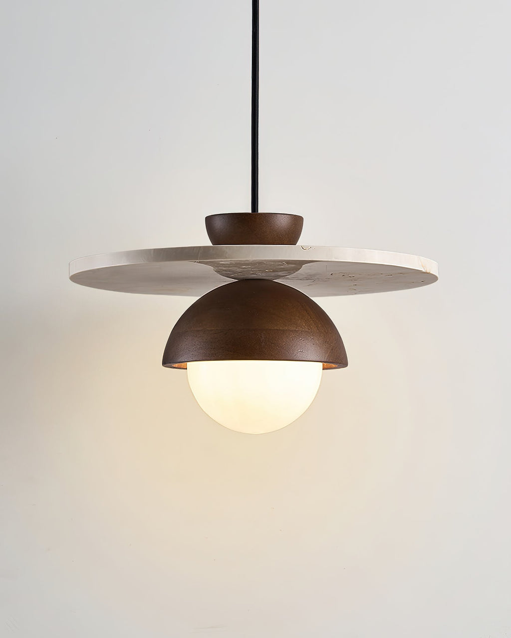 Lampada a sospensione Ritta con globo in vetro e travertino | Fioriscas