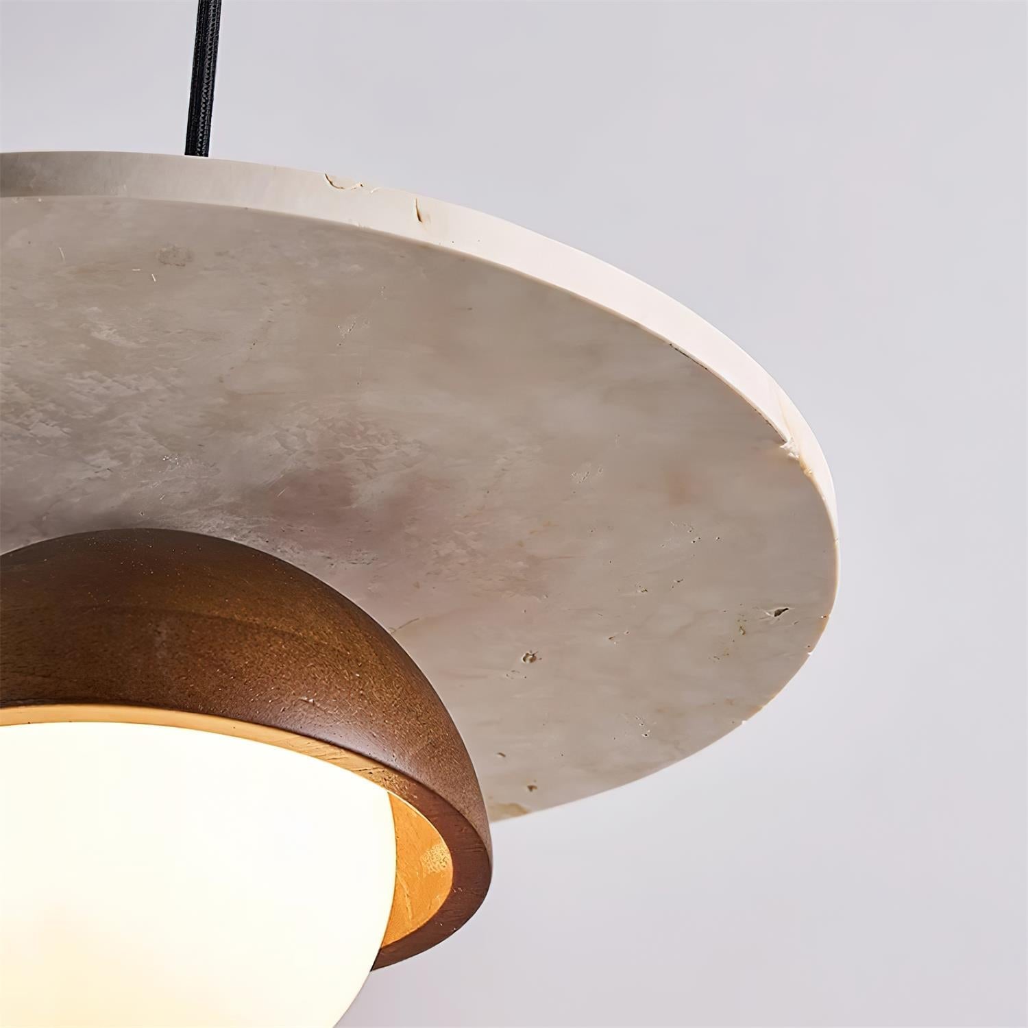 Lampada a sospensione Ritta con globo in vetro e travertino | Fioriscas
