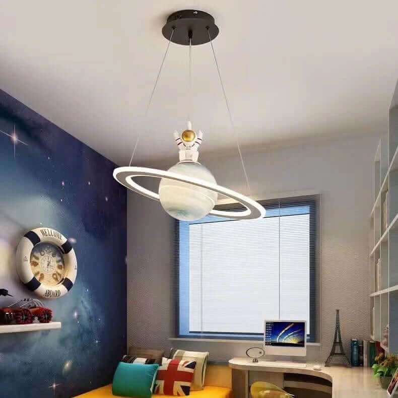 Fantasifull taklampa till barnrummet i planetdesign - Fioriscas
