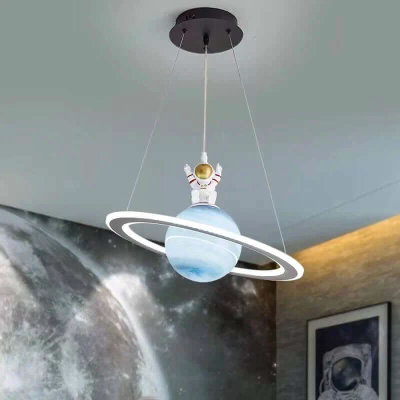 Fantasifull taklampa till barnrummet i planetdesign - Fioriscas