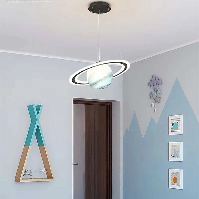 Fantasifull taklampa till barnrummet i planetdesign - Fioriscas
