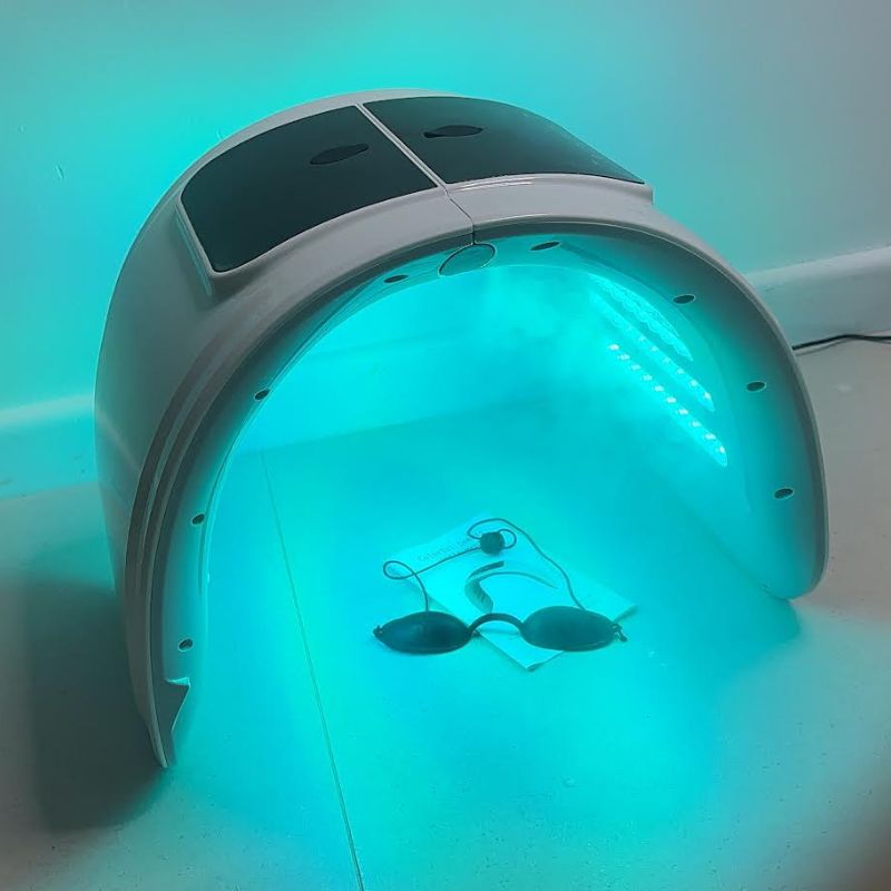 LED přístroj pro omlazení pleti se světelnou terapií o 7 vlnových délkách