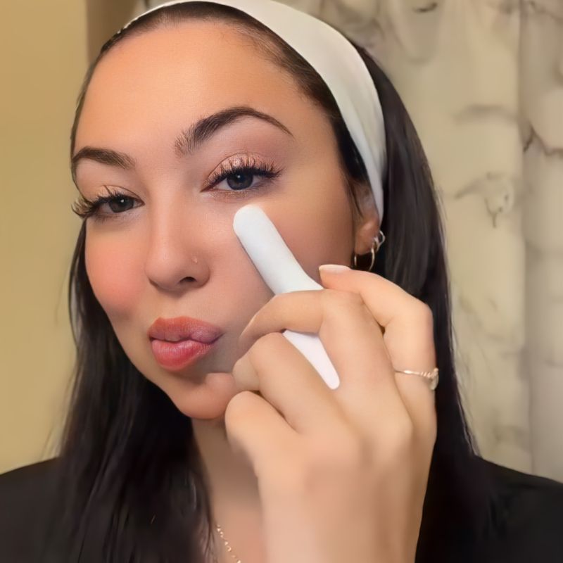 LED Facial Sculpting Tool With EMS And Light Therapy For Every Skin Type | Fioriscas