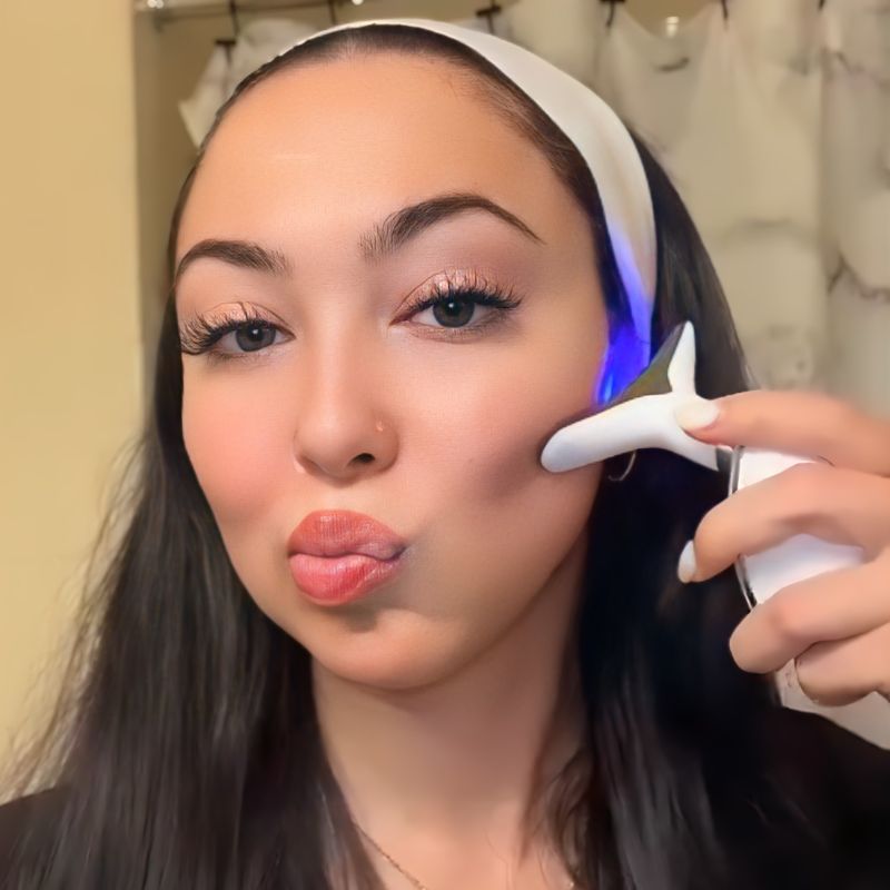 LED Facial Sculpting Tool With EMS And Light Therapy For Every Skin Type | Fioriscas