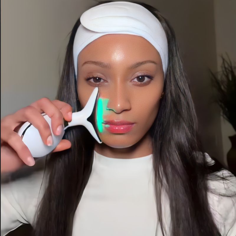 LED Facial Sculpting Tool With EMS And Light Therapy For Every Skin Type | Fioriscas