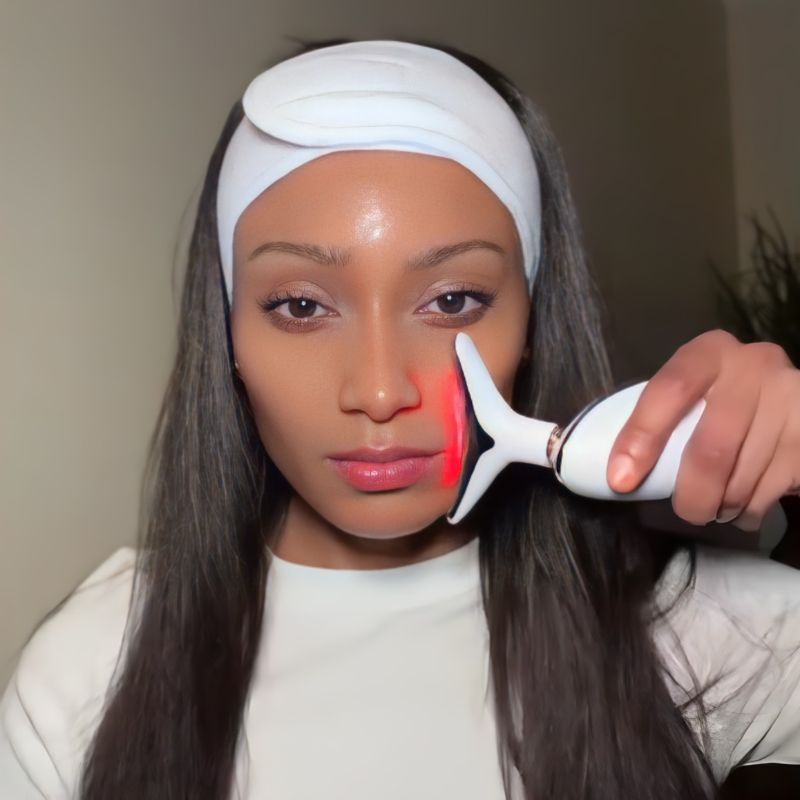 LED Facial Sculpting Tool With EMS And Light Therapy For Every Skin Type | Fioriscas