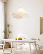 Hanglamp, Kirra-lampenkap van gelaagde stof met bloembladvorm, twee maten