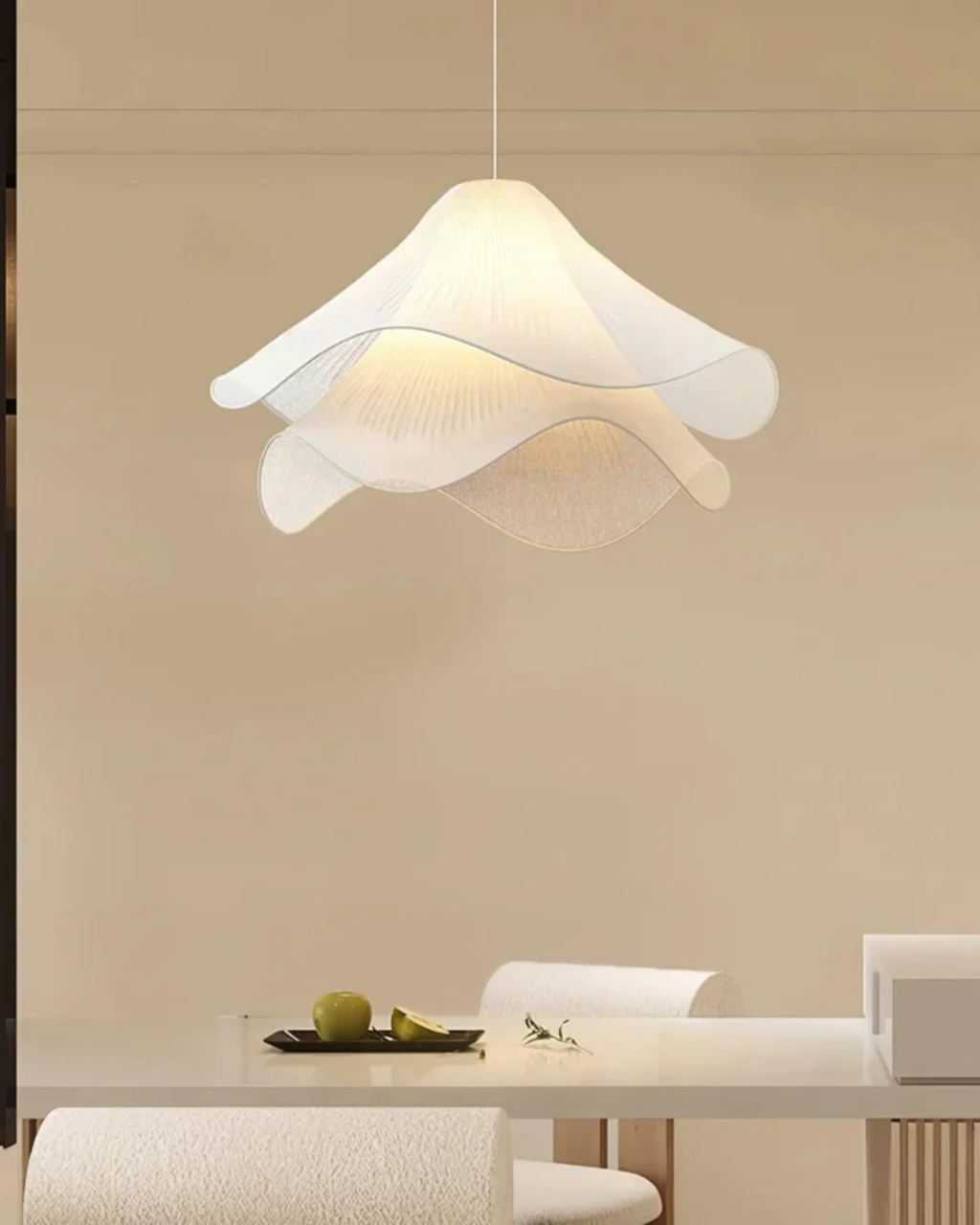Hanglamp, Kirra-lampenkap van gelaagde stof met bloembladvorm, twee maten