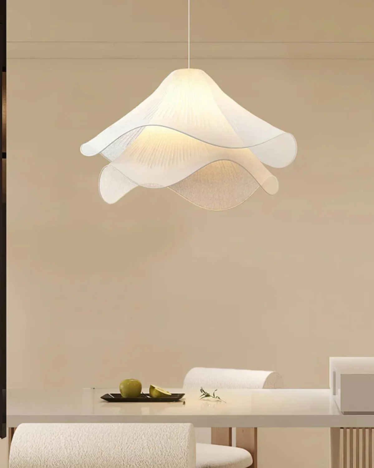 Hanglamp, Kirra-lampenkap van gelaagde stof met bloembladvorm, twee maten