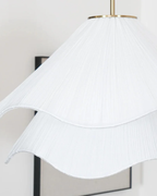 Hanglamp, Kirra-lampenkap van gelaagde stof met bloembladvorm, twee maten