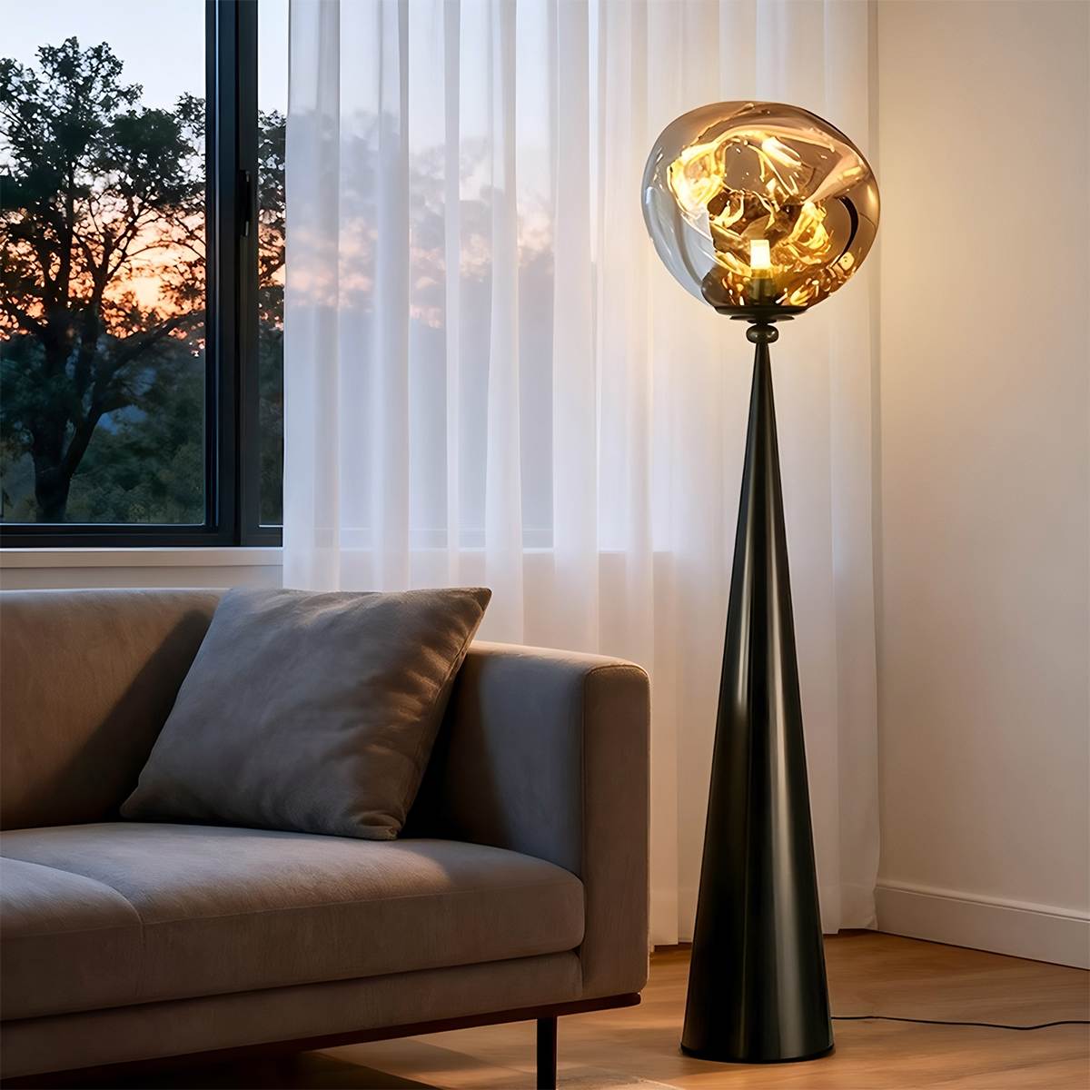 Lampa podłogowa LavaGlow z zniekształconym szklanym kloszem i stożkiem ze stali nierdzewnej