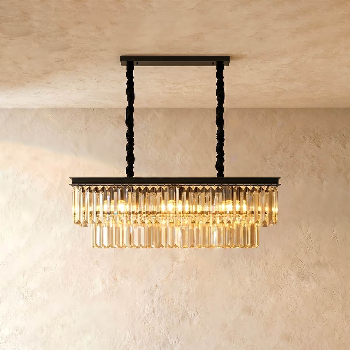 Lampadario Lumiere Crystal Halo che emana fascino hollywoodiano in nero o oro