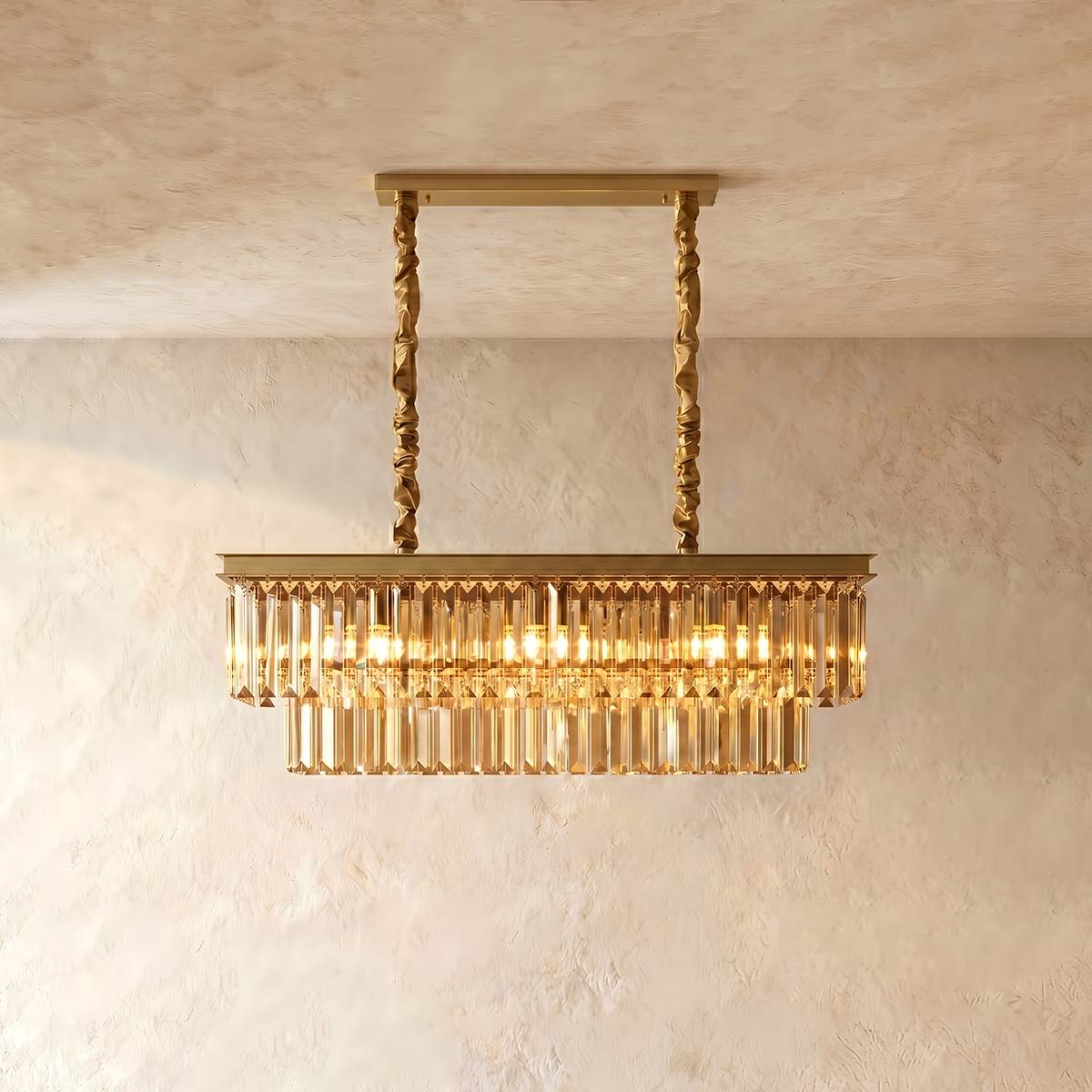 Lampadario Lumiere Crystal Halo che emana fascino hollywoodiano in nero o oro