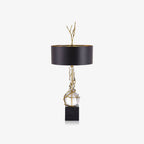 Bordlampe med marmorbase, sort og messingfarvet skærm samt krystaldetaljer