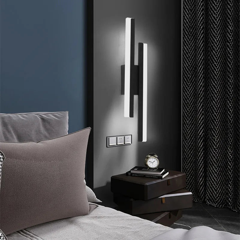 Nástěnné LED svítidlo LumiGlow, minimalistické nástěnné světlo do chodby ve zlaté nebo černé barvě