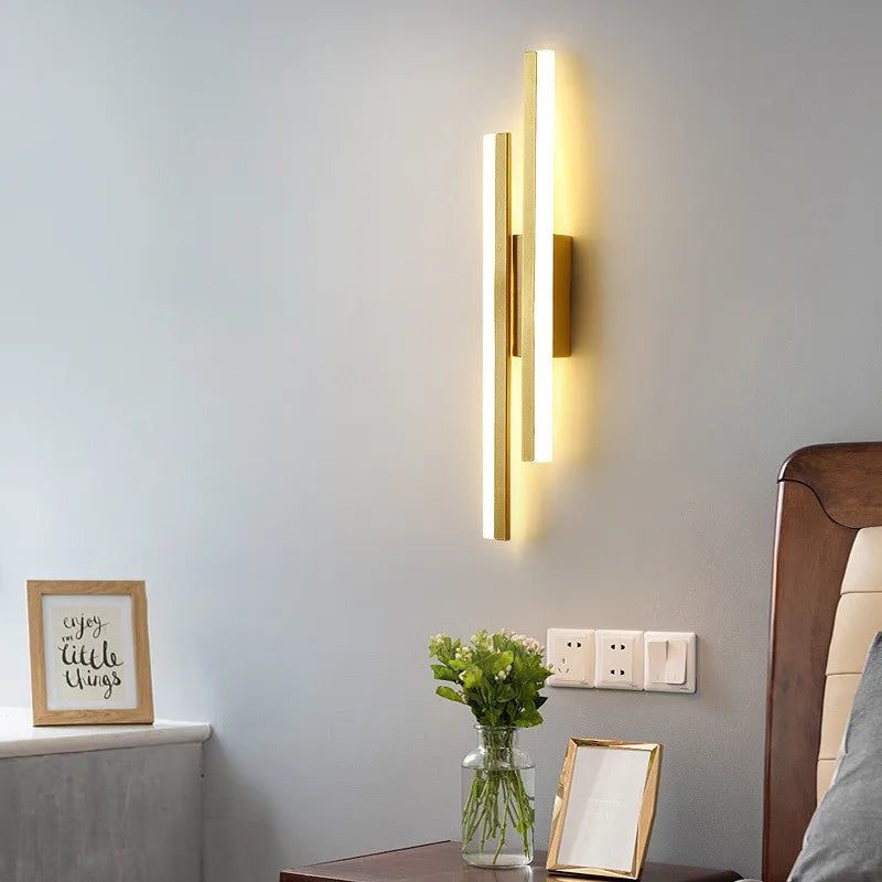 Nástěnné LED svítidlo LumiGlow, minimalistické nástěnné světlo do chodby ve zlaté nebo černé barvě