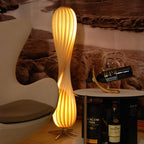 Stojací lampa Lumina Twist s uklidňujícím LED světlem do obývacího pokoje a ložnice | Fioriscas