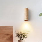 Lampada da parete TerraLume in travertino e legno con paralume cilindrico per bagliore caldo