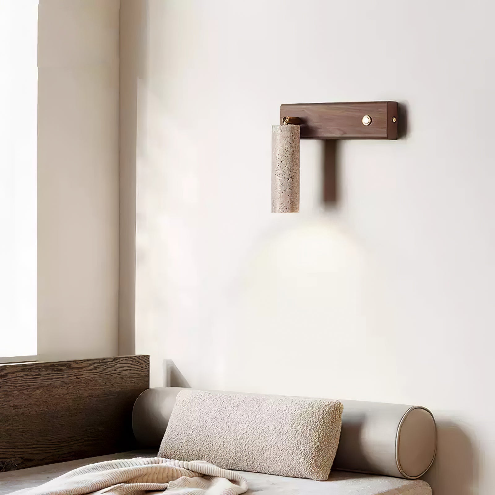Applique murale cylindrique en travertin avec spot Ornoria | Fioriscas
