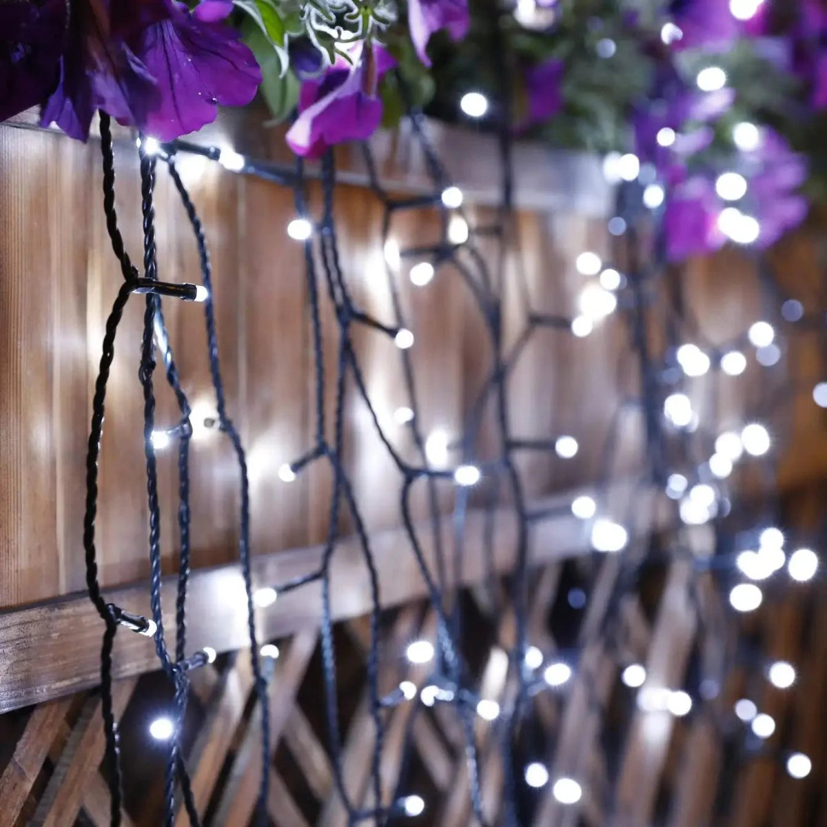 Solar LED Garland with 300 Lights, 8 Modes, IP65 Weatherproof - Fioriscas