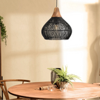 Lampada a sospensione Asterra in rattan intrecciato a mano, naturale o nera, disponibile in due misure