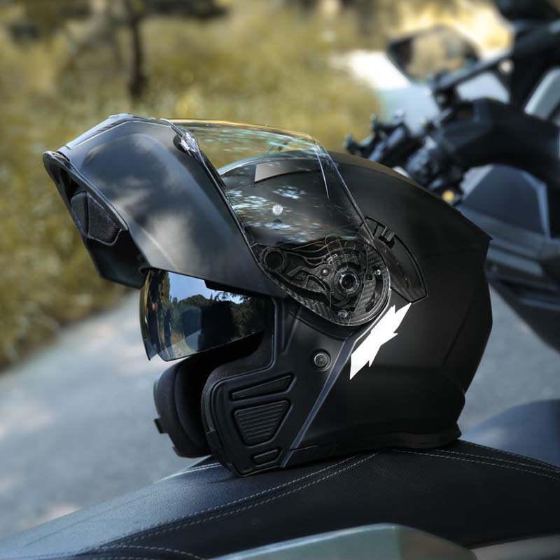 Modulární výklopná motocyklová helma, systém dvojitého hledí, certifikace DOT a ECE