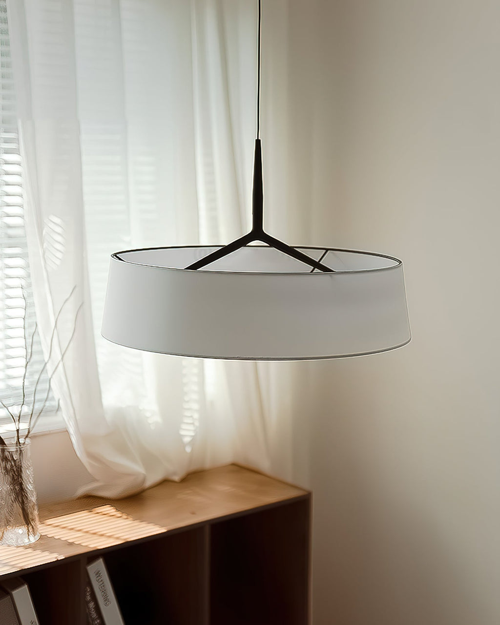 Pendellampe hvid stof tromme sort | Fioriscas