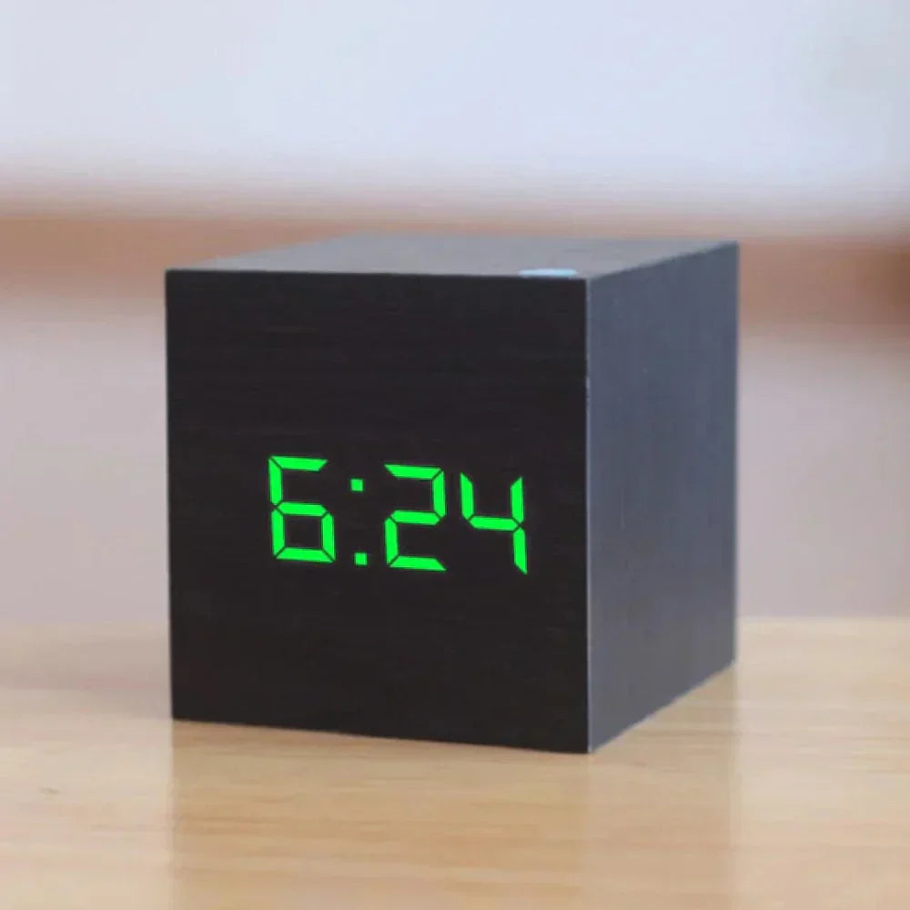 Réveil numérique en bois, VerdiaCube avec affichage LED de l’heure, de la date et de la température