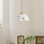 Lampada a sospensione con paralume in ceramica a petali dipinti a mano con farfalle, fascino vintage | Fioriscas
