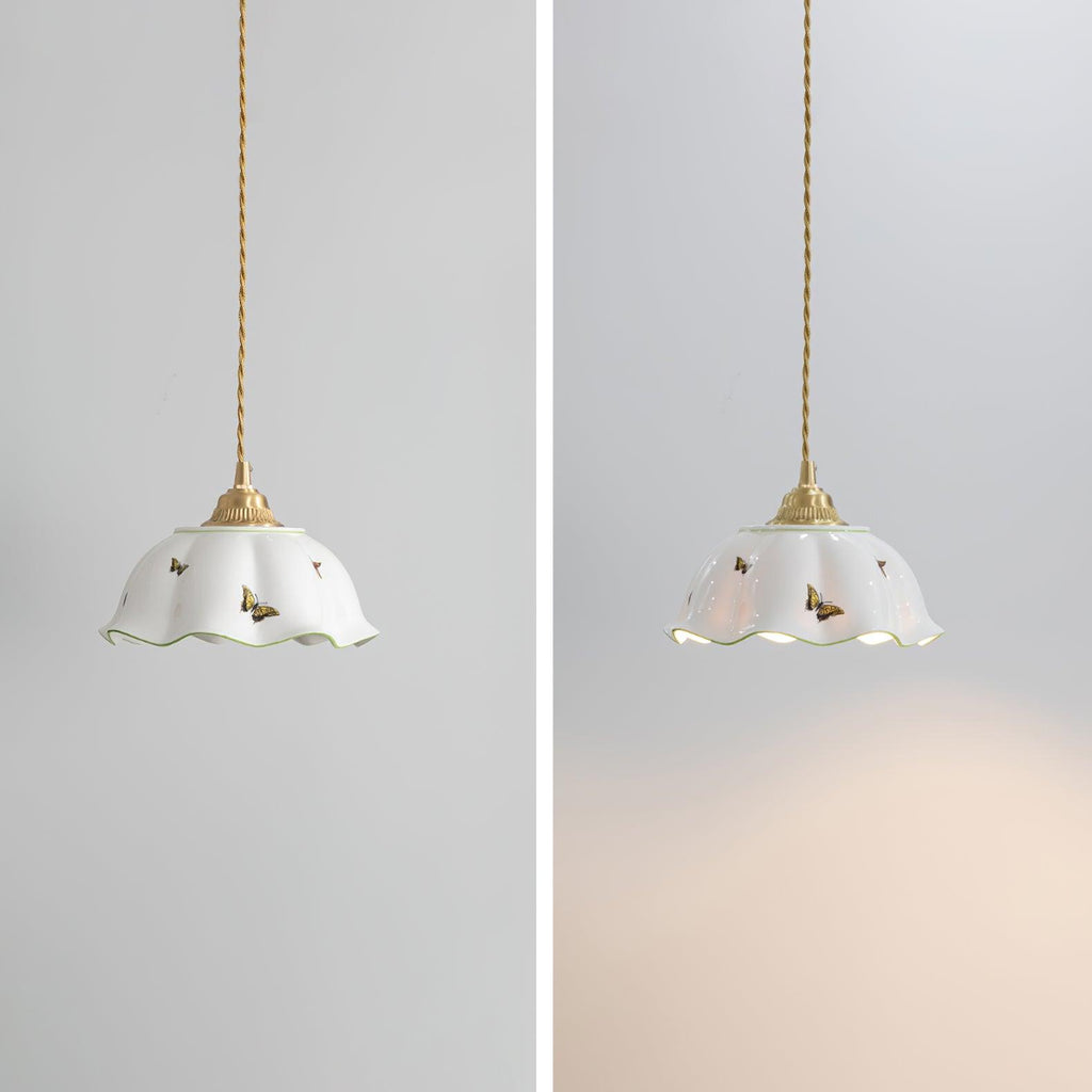 Lampada a sospensione con paralume in ceramica a petali dipinti a mano con farfalle, fascino vintage | Fioriscas