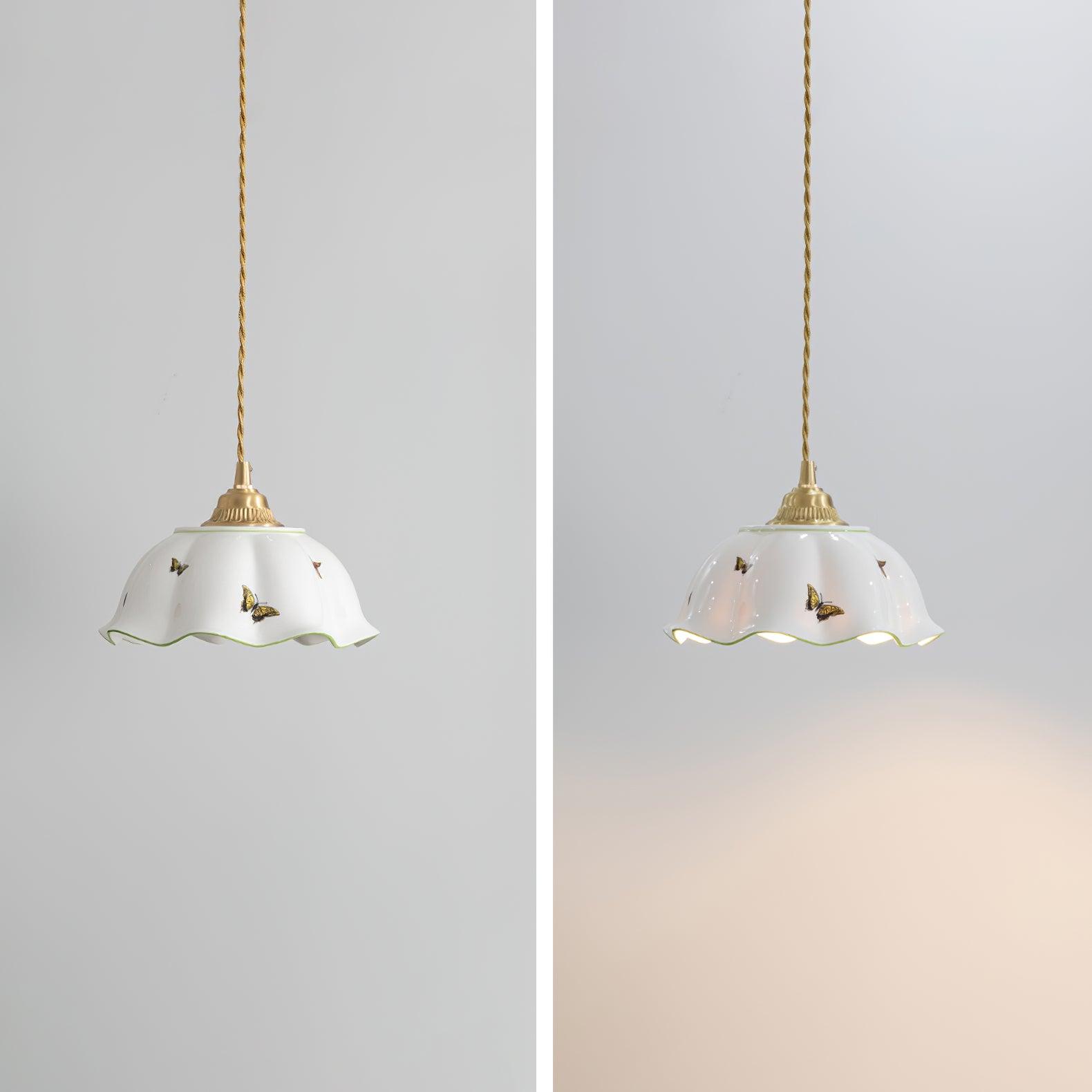 Lampada a sospensione con paralume in ceramica a petali dipinti a mano con farfalle, fascino vintage | Fioriscas