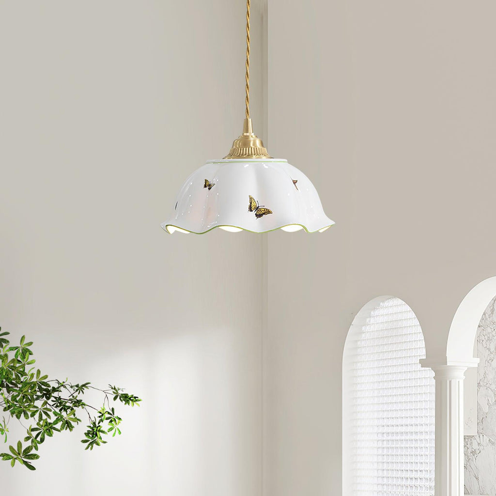 Lampada a sospensione con paralume in ceramica a petali dipinti a mano con farfalle, fascino vintage | Fioriscas