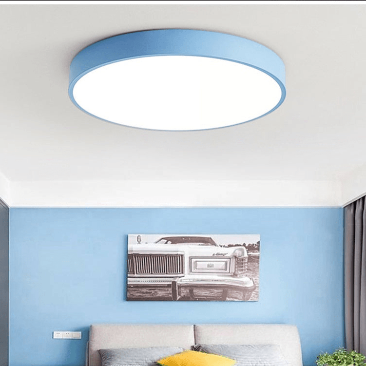 Nordisk taklampa i trä med LED för en mysig hemmamiljö - Fioriscas