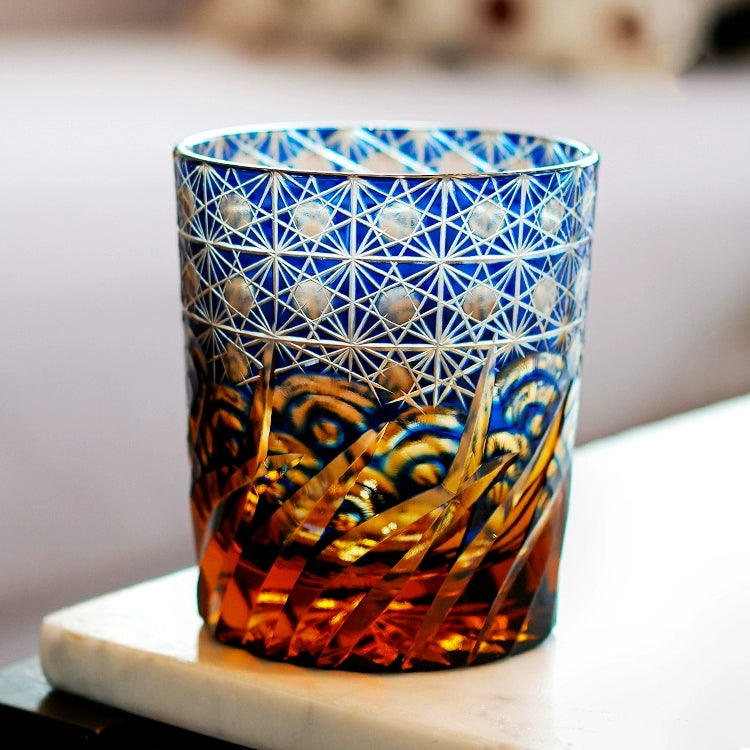 Kirrea Edo Kiriko whiskyglas i blå og ravfarvet, trægaveæske