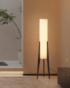 מנורת רצפה NovaOak עם בסיס עץ, אהיל בד ונורת LED בגוון חם-קר עם עמעום