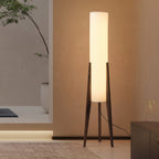 Lampada da terra Liora, base in noce con paralume in tessuto e LED dimmerabile