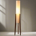 Lampada da terra Liora, base in noce con paralume in tessuto e LED dimmerabile