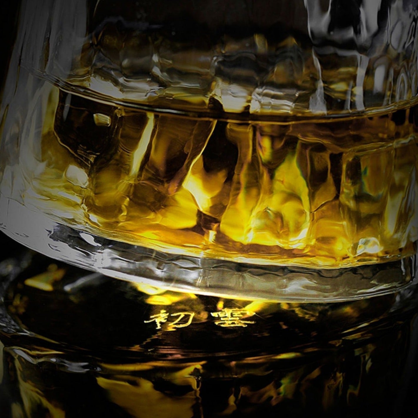 Kiyomi Hand-Etched Crystal Whisky Glass in Wooden Gift Box