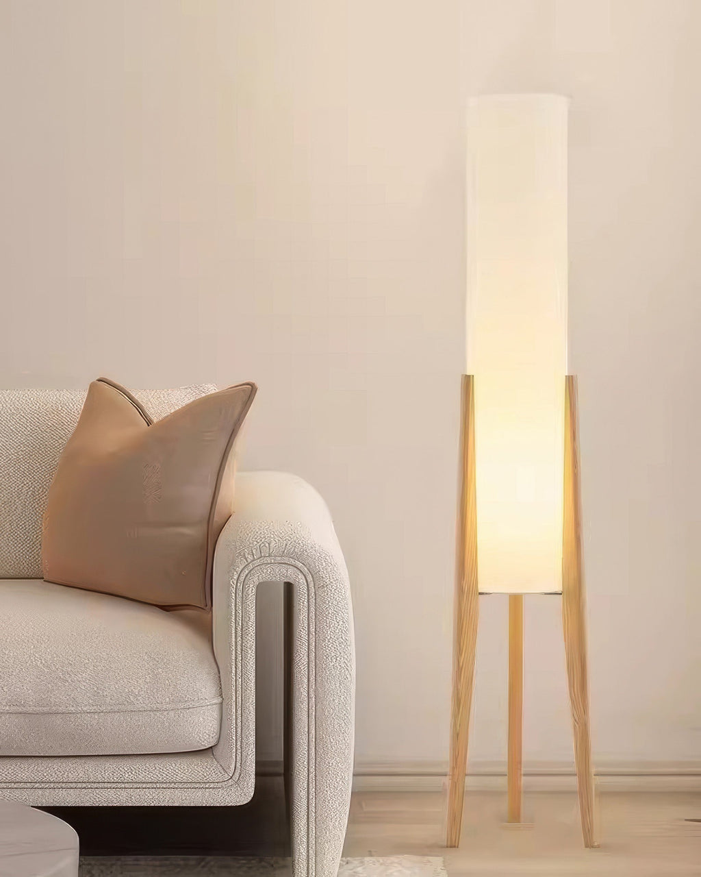 מנורת רצפה NovaOak עם בסיס עץ, אהיל בד ונורת LED בגוון חם-קר עם עמעום