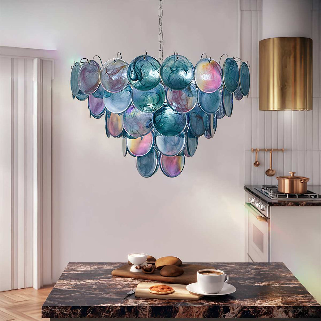 Emerald Cascade skleněný a kovový lustr s irizujícími akcenty