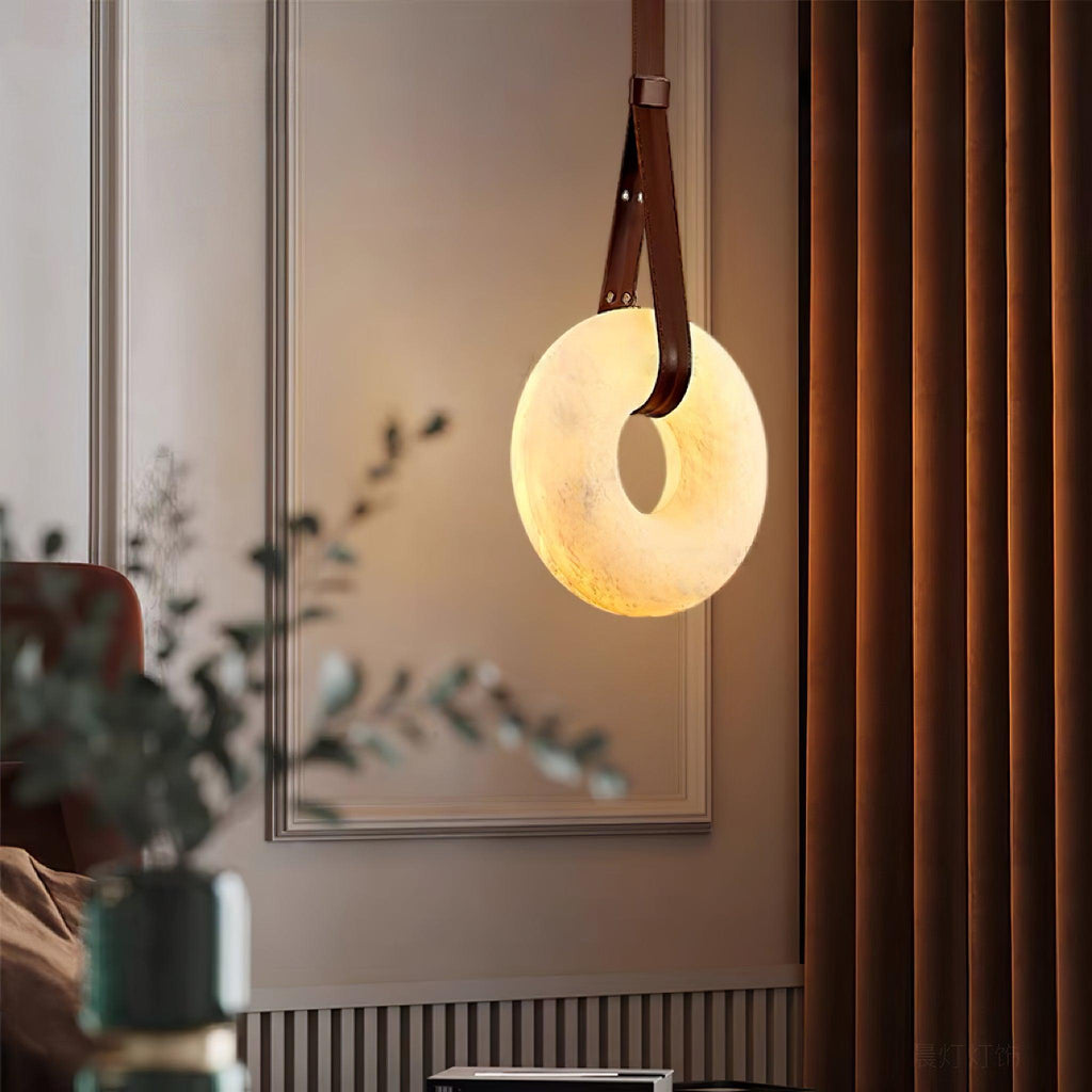 Lampada a sospensione Étoile con anello in alabastro e cinturini in pelle stile scandinavo | Fioriscas