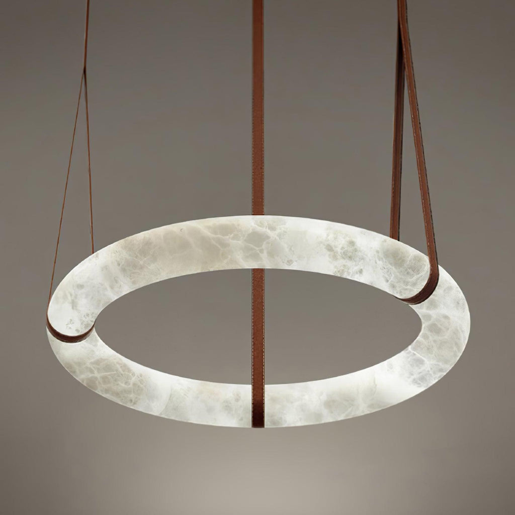 Lampada a sospensione Étoile con anello in alabastro e cinturini in pelle stile scandinavo | Fioriscas