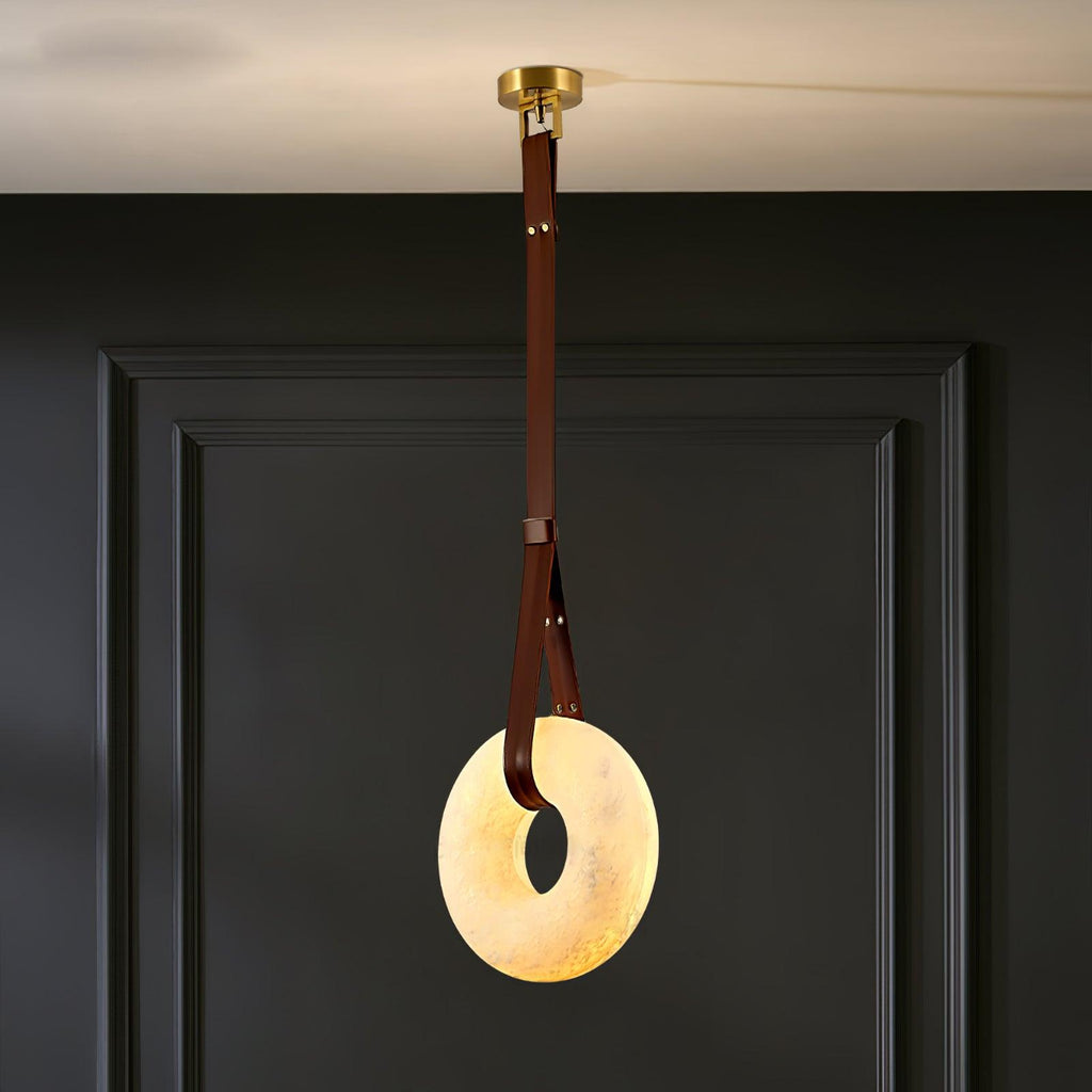 Lampada a sospensione Étoile con anello in alabastro e cinturini in pelle stile scandinavo | Fioriscas